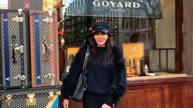 Istri Rafael Alun Triasambodo Ernie Meike Torondek Belanja Tas Mewah di Paris (Instagram/@azazeldiablos)