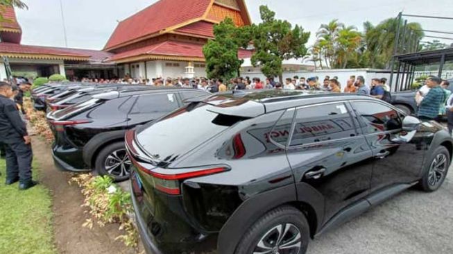 Habiskan Rp10,4 Miliar, Delapan Mobil Listrik untuk Pejabat Riau Siap Mengaspal