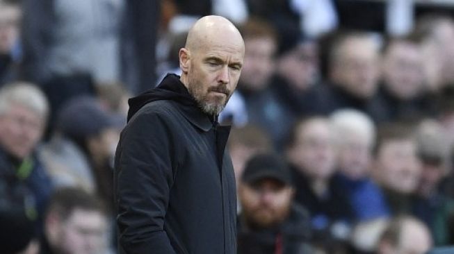 Manajer Belanda Manchester United Erik ten Hag bereaksi di pinggir lapangan pada pertandingan sepak bola Liga Utama Inggris antara Newcastle United dan Manchester United di St James 'Park di Newcastle-upon-Tyne, timur laut Inggris pada 2 April 2023. Oli SCARFF / AFP