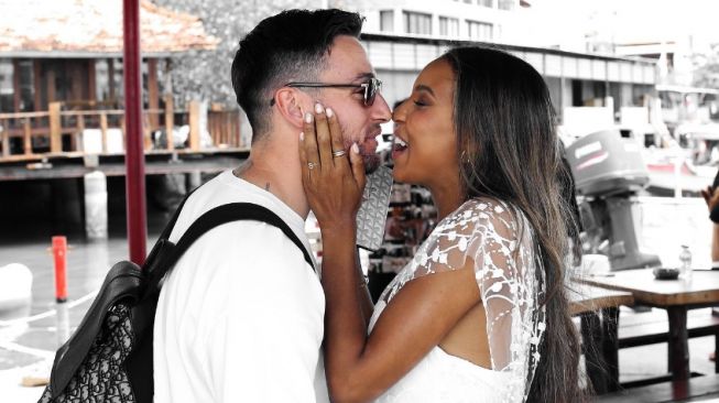 Istri Marc Klok Kena Perlakuan Rasis di Media Sosial