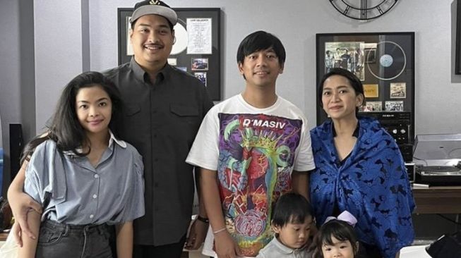 Potret Kedekatan Dito Ariotedjo dengan Para Artis (Instagram/@ditoariotedjo)