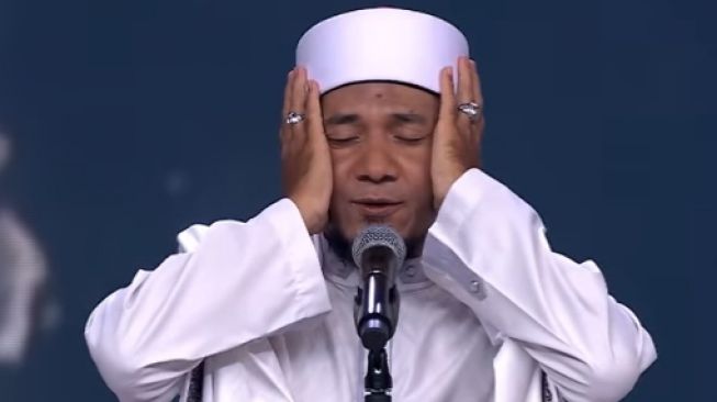 Bangga! Dhiyauddin WNI yang Berhasil Lolos Lomba Azan di Arab, Suara Merdunya Bikin Juri Menangis