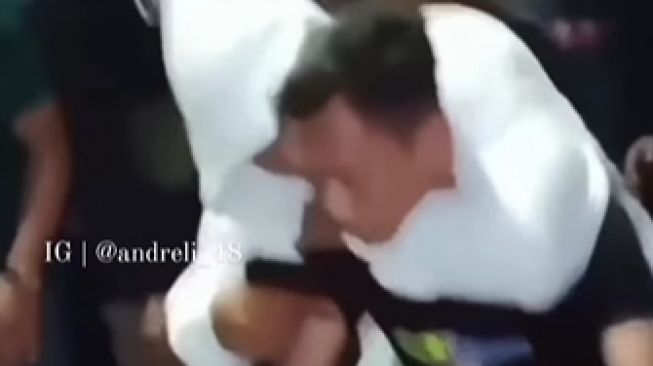 Viral Pria Todongkan Pistol ke Joki Balap hingga Bubarkan Balapan Liar di Madiun