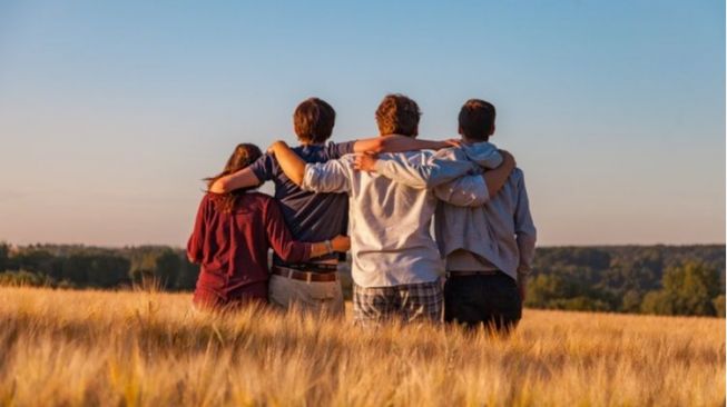 4 Zodiak Ini Lebih Nyaman Berada dalam Circle Pertemanan Kecil, Ada Cancer!