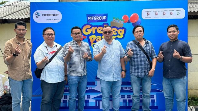 FIFGROUP Grebeg Pasar  Bandung dibuka secara resmi oleh Marketing Manager FIFASTRA, Getsy Sikumbang, Marketing Manager SPEKTRA, Dhista Sarjana Novieanto, Marketing Manager DANASTRA, Nugroho Tirtodidjojo, Marketing Manager FINATRA, Jhon Chen Van [FIFGROUP].