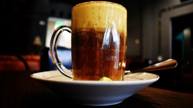 Teh Talua: Menyeduh Minuman Tradisional Lokal Khas Ranah Minang
