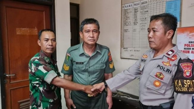 Palak Warga Modus Dana Sosial, TNI Gadungan Pangkat Sersan Mayor di Bekasi Dibekuk