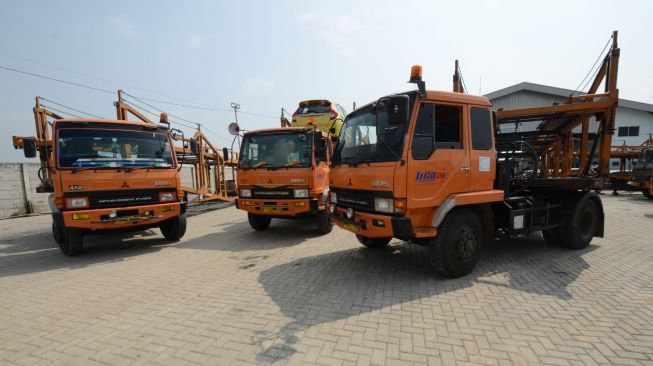 PT Tristar Transindo (TST) adalah lini usaha Wahana Artha Group di bidang layanan jasa land transportation yang berdiri 2003 [PT Wahana Artha Group].