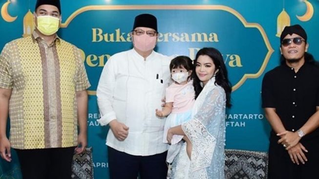 Potret Kedekatan Dito Ariotedjo dengan Para Artis (Instagram/@ditoariotedjo)