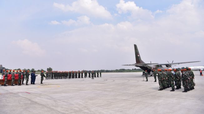 Prajurit Kopasgat, Sertu Agung Dwano Karisma meninggal dunia setelah mengalami kecelakaan saat terjun boogie dalam gladi kotor menjelang upacara peringatan HUT ke-77 TNI AU di Lanud Halim Perdanakusuma, Jakarta, Rabu (5/4/2023). (Dispenau).