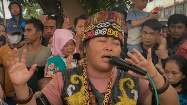 CEK FAKTA: Ida Dayak Buktikan Kehebatannya di Depan Deddy Corbuzier, sampai Bikin Takjub!