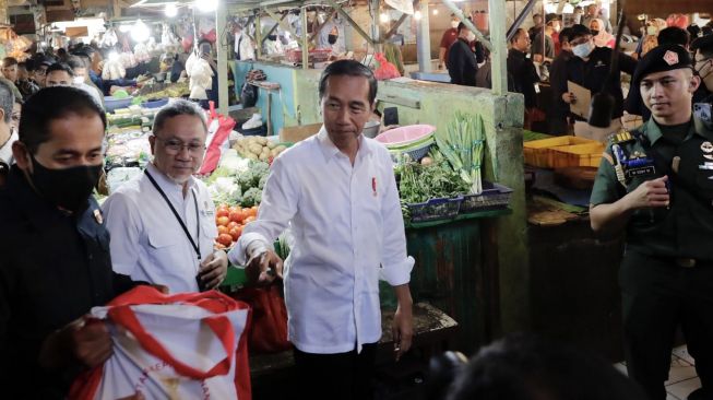 Jokowi Bilang Harga Bahan Pokok Turun, Pedagang Ungkap Penyebabnya