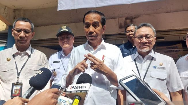 Jelang Lebaran, Jokowi Blusukan ke Dua Pasar di Jakarta: Harga Banyak yang Turun