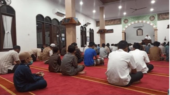 Contoh Kultum Nuzulul Quran Tentang Fungsi Al-Quran Sebagai Pedoman Hidup