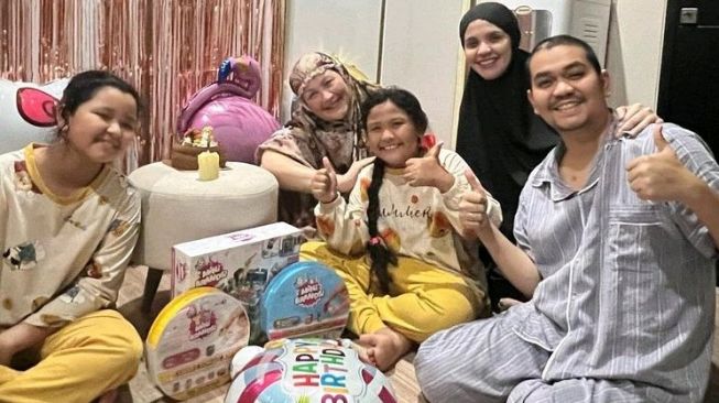 Artis Kompak Urus Anak setelah Cerai (Instagram/@dhila_dafbel)