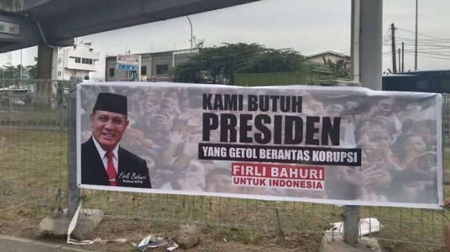 Mulai Beredar Spanduk Dukungan Ketua KPK Firli Bahuri Jadi Capres 2024