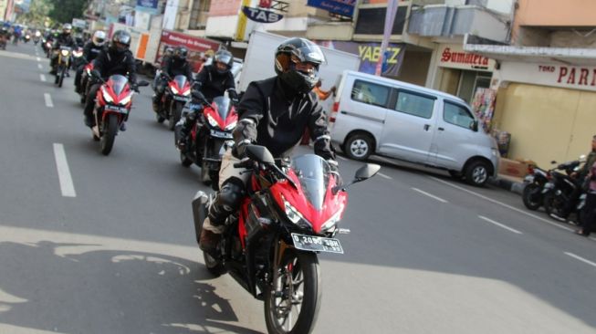 Nyaman Bersepeda Motor Cari Takjil Ramadan, Begini Cara Cek Kondisi Kendaraan