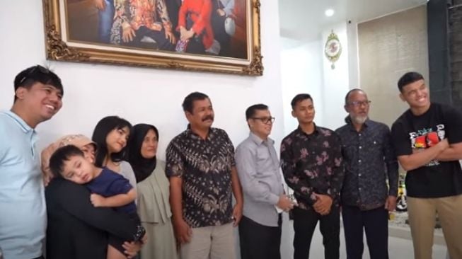 Selamatkan Gala Anak Vanessa Angel, Pak Ansori Menangis Dikasih Uang Segepok oleh Haji Faisal