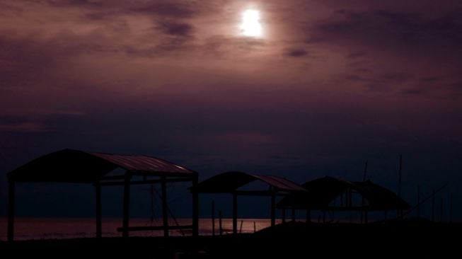 Indahnya Pesona Senja di Pantai Selatan Kulon Progo