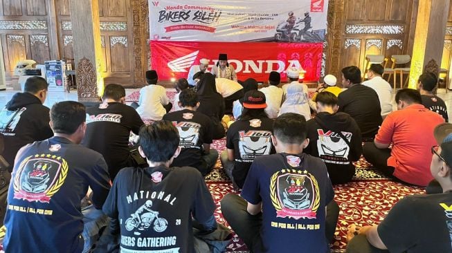 Beberapa Komunitas Motor Honda Berbagi Berkah Ramadan Bersama Anak-anak Yatim Piatu