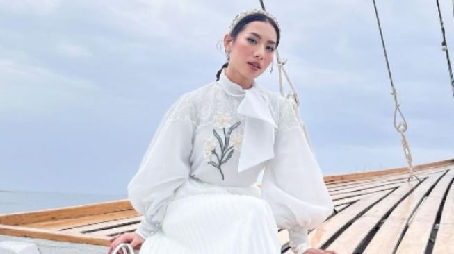 5 Inspirasi OOTD Lebaran dengan Rok Plisket ala Selebgram, Bikin Terlihat Stylish