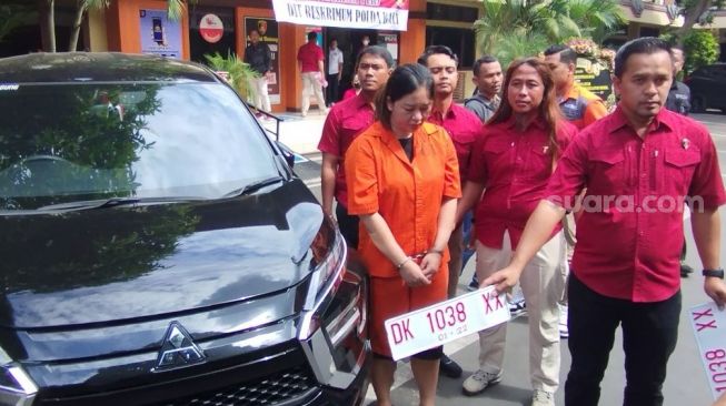Kerap Gonta-ganti Mobil Tinggal di Kos Elit, Perempuan Ini Dikenal Mafia Rental di Bali