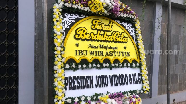 Istri Wakapolri Tutup Usia, Rumah Duka Mulai Dipenuhi Karangan Bunga dari Jokowi hingga Kapolri