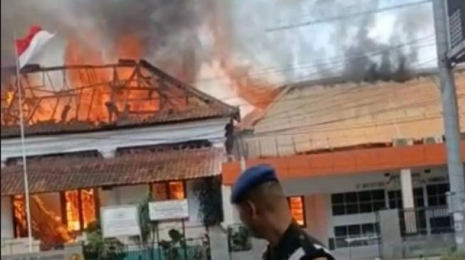 Dekat dengan Pintu Utama Istana Bogor, Ini Penampakan Mengerikan Kebakaran di RS Salak
