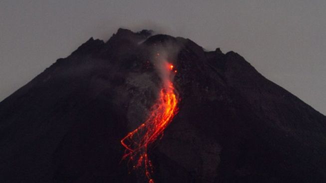 Gunung Merapi Luncurkan Awan Panas Guguran, Mengarah ke Barat Daya Sejauh 1,5 Km