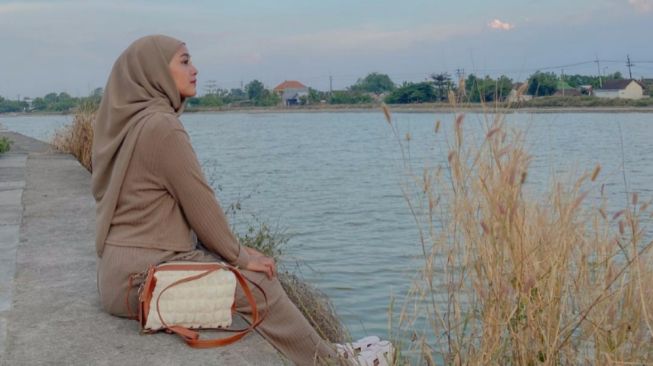 7 Rekomendasi Gaya Hijab untuk Lebaran, Simpel dan Kekinian Banget!