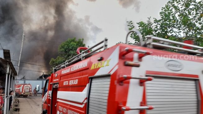 Teriakan Bocah Bangunkan Sahur Jadi Penanda Ada Kebakaran di Pabrik Plastik Bekasi