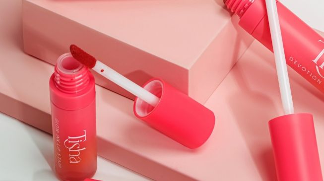 Kosmetik bibir seperti lip tint dan lip cream lagi tren penggunaannya di Indonsia. (Foto: Dok. Tisha)