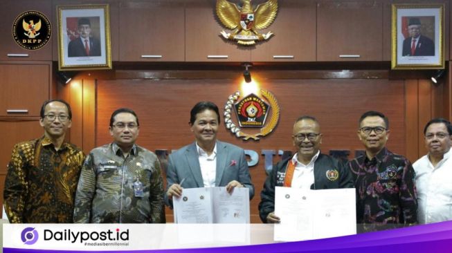 DKPP dan PWI Teken MoU Sosialisasi KEPP Secara Nasional