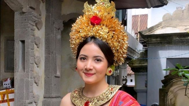 Profil Bulan Sutena, Gadis Bali yang Dijodoh-jodohkan dengan El Rumi