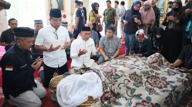 Menantu Maruf Amin Meninggal Dunia, Wali Kota Makassar Melayat ke Rumah Duka