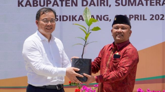 DPM Bagikan 800 Bibit Pohon ke Masyarakat di Dairi