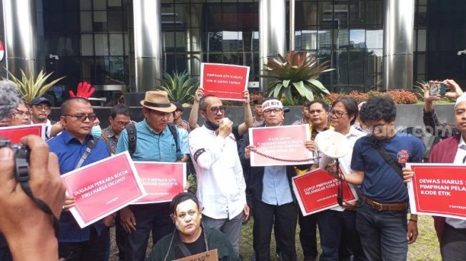 Firli Bahuri Didemo Eks Pimpinan KPK Gegara Diduga Bocorkan Kasus Korupsi, Abraham Samad: Pecat dan Pidanakan!