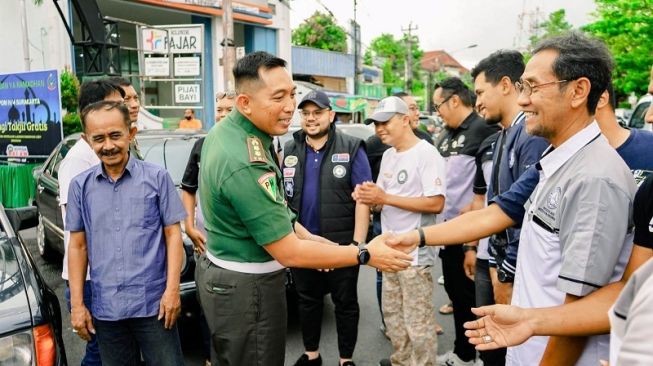 MBCI dan Denpom Solo Bagi Takjil Bersama, Tingkatkan Jiwa Kepedulian Bantu Masyarakat