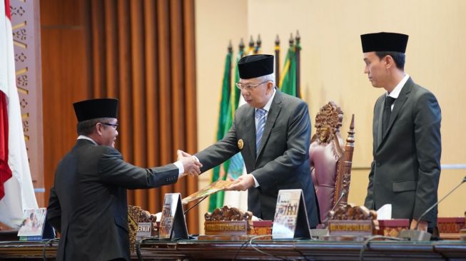 Penyerahan Laporan pansus pada paripunra DPRD Sumatera Selatan [dok DPRD]