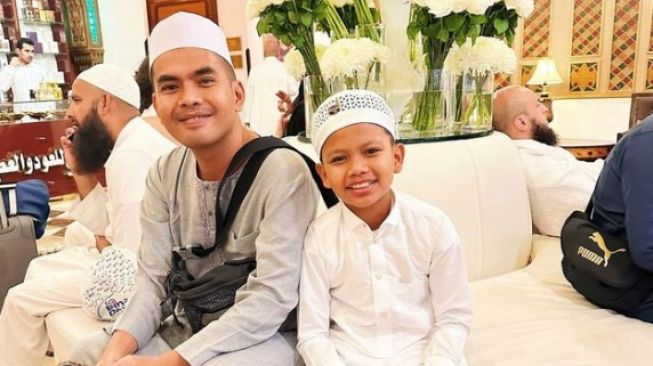 Potret Farel Prayoga Umrah di Bulan Ramadan (Instagram/@farel.oslo)