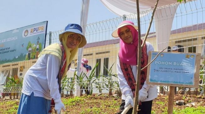 Dharma Wanita Perumahan dan IIBA Kolaborasi Tanam Pohon Penghijauan di Perumahan BSD Cianjur