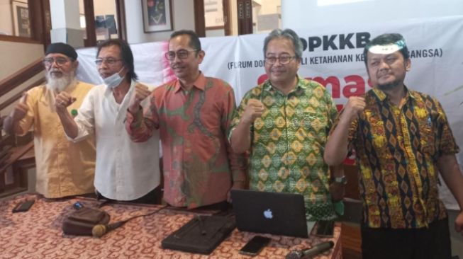 Forum Dokter Peduli Ketahanan Kesehatan Bangsa (FDPKKB) kembali melayangkan surat somasi ketiga pada Menteri Kesehatan Budi Gunadi Sadikin. (Dini/Suara.com)