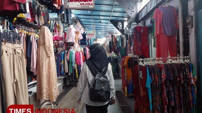 Penjual Baju di Pasar Kabupaten Banyuwangi Lesu Jelang Lebaran