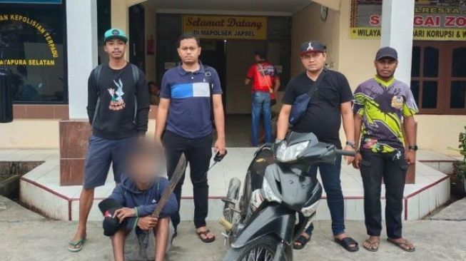 Polisi Ringkus Pembacok Penjaga Toko di Jayapura, Sebilah Parang Diamankan