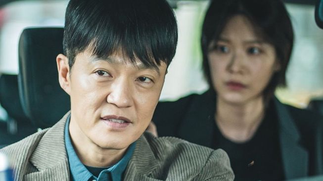 Potret Jo Han Chul di Stealer: The Treasure Keeper (Instagram/@tvn_drama)