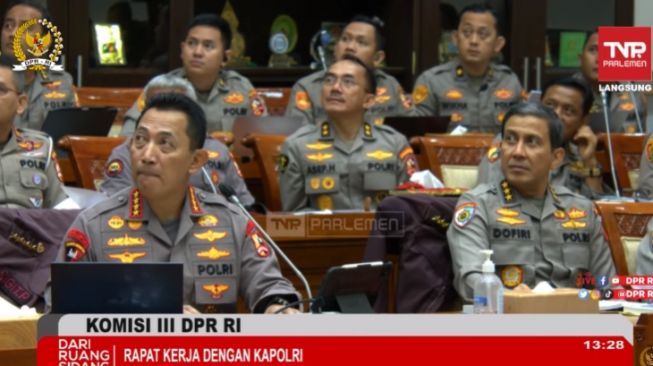 Fokus Kapolri Terpecah, Siapa Sosok Wanita yang Teriak di Tengah Rapat Komisi III DPR?