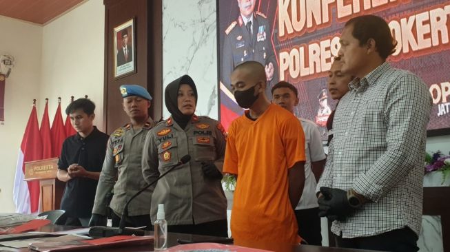 Mucikari Layanan Seks Threesome Wanita Hamil Diringkus di Hotel Mojokerto