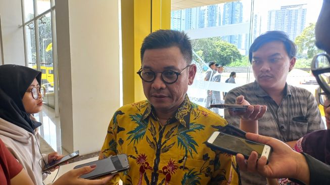 Ketua DPP Partai Golkar Ace Hasan Syadzily ditemui di Kantor DPP Partai Golkar, Slipi, Jakarta Barat, Rabu (12/4/2023). (Suara.com/Bagaskara)