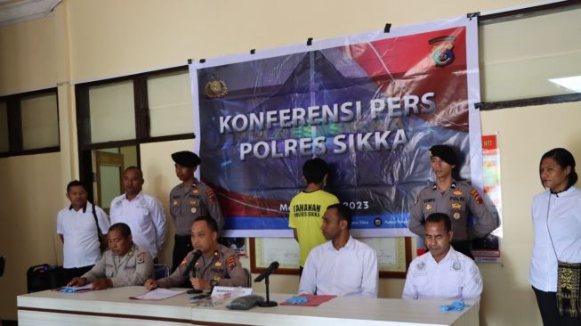 Anggota Polres Sikka Amankan Pemilik Narkoba