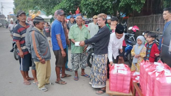 KBPA Bin Panembahan Girilaya Berbagi Takjil On The Road